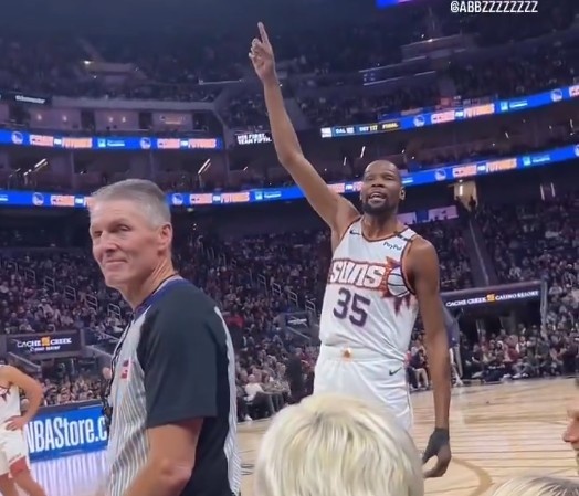 佩顿:兄弟你要上天?KD:你跟我这么大的时候已经是球队第8人了